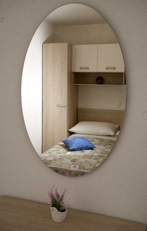 Apartman Fantasy Apartment โตรกีร์ ภายนอก รูปภาพ