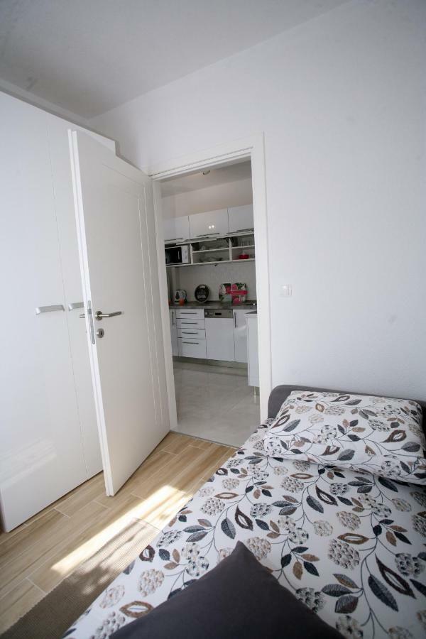 Apartman Fantasy Apartment โตรกีร์ ภายนอก รูปภาพ