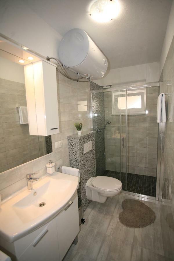 Apartman Fantasy Apartment โตรกีร์ ภายนอก รูปภาพ