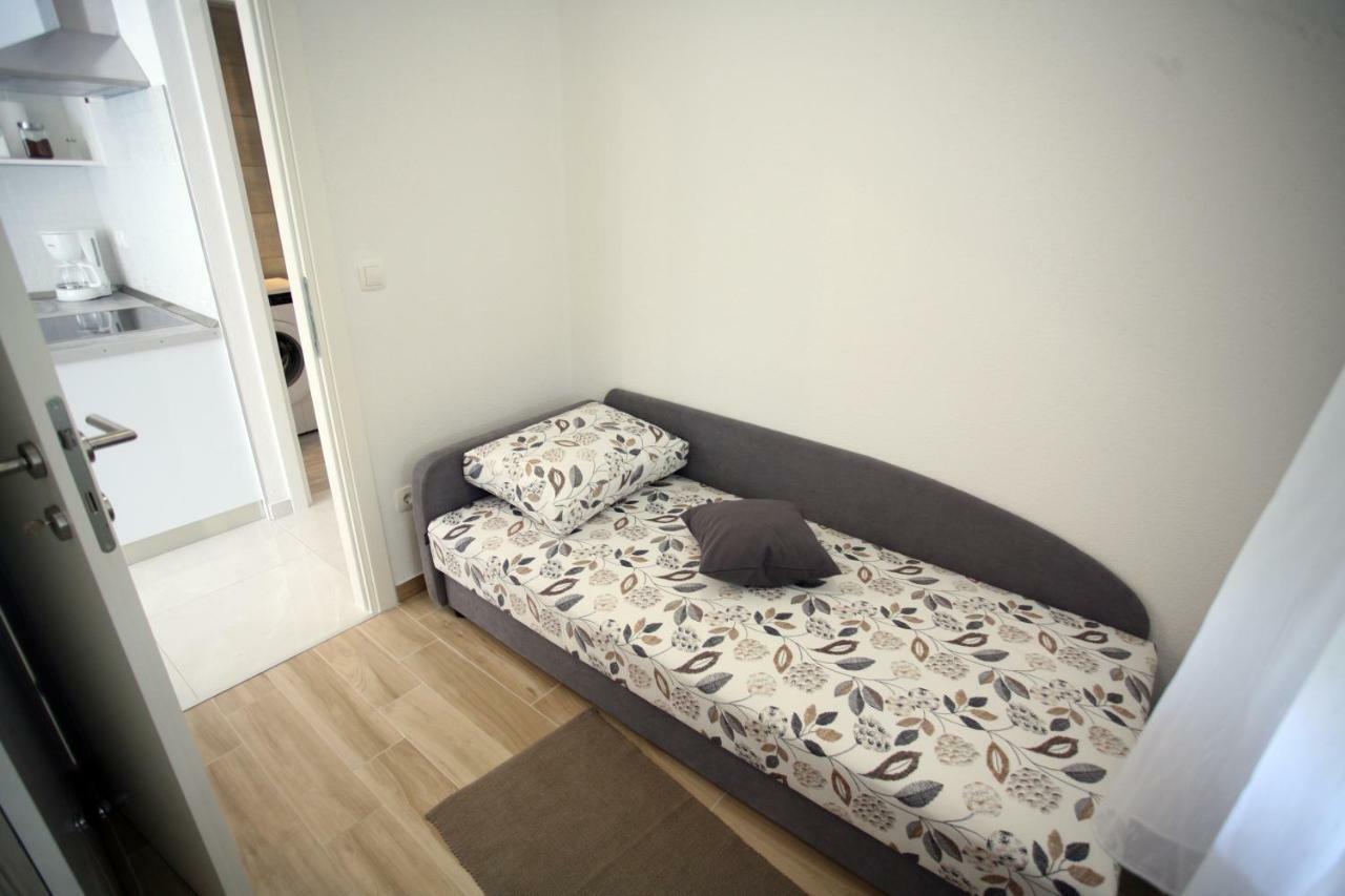 Apartman Fantasy Apartment โตรกีร์ ภายนอก รูปภาพ