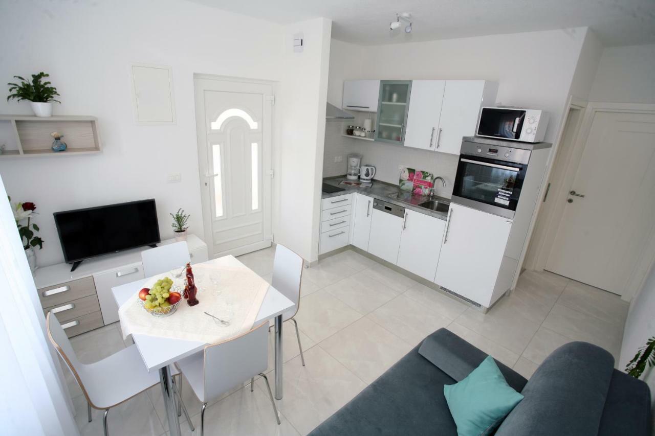 Apartman Fantasy Apartment โตรกีร์ ภายนอก รูปภาพ