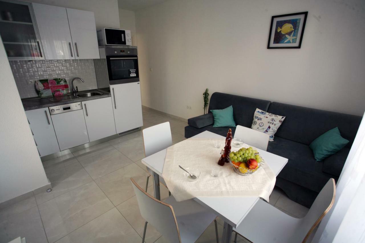 Apartman Fantasy Apartment โตรกีร์ ภายนอก รูปภาพ