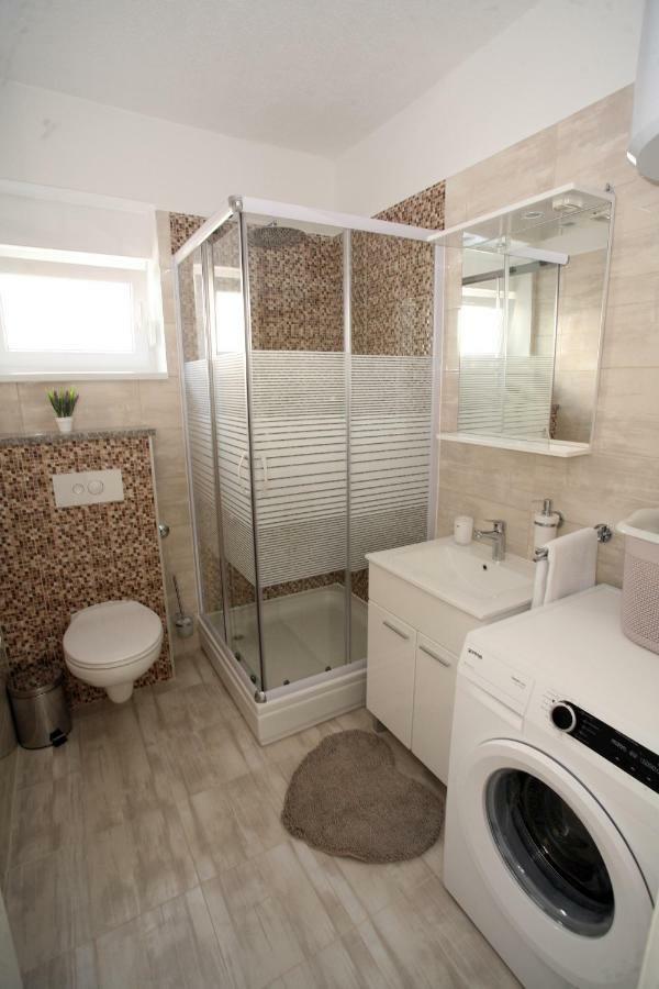 Apartman Fantasy Apartment โตรกีร์ ภายนอก รูปภาพ